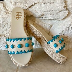 NWOT BTB Los Angeles women’s Raquel pearl espadrilles in light beige/turquoise